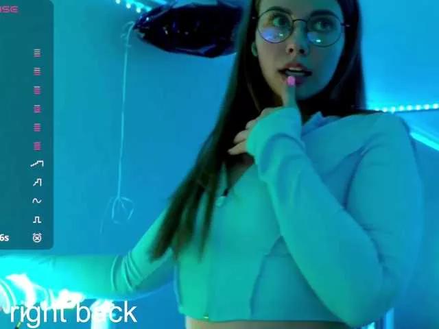 -VikkiL0vesCheese- on BongaCams