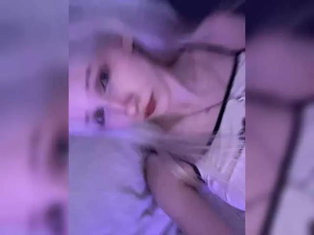 angelmee on BongaCams