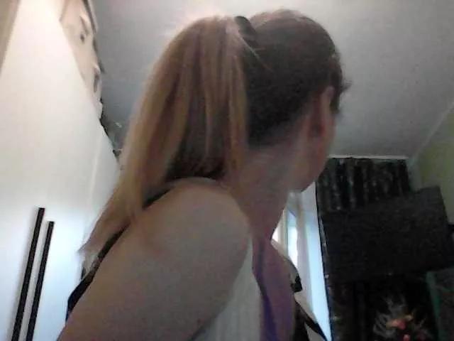 AngelNicolle — i love smaret people especiallity with good sense of humor!