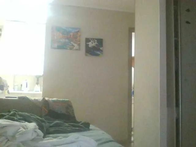 Arlisaac — I like men who are self-confident enough to not be afraid of a strong woman. Be that man and I will fulfill all your expectations