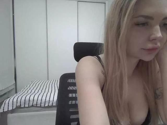 Blondie8853 on BongaCams