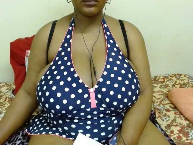 BustyBabeXX — A lot of action and people with a great energy!