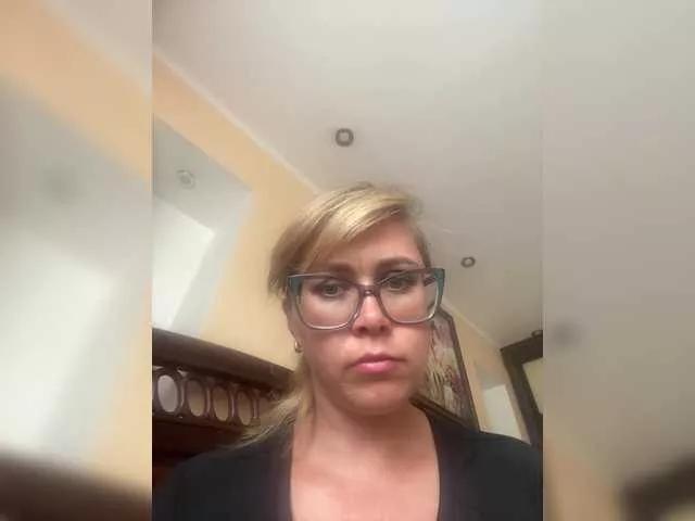 Crystal00Girl — Freechat on BongaCams