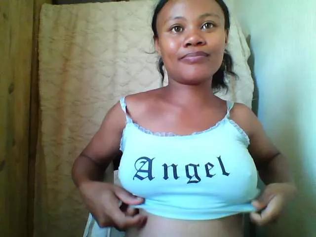 Dilliannah on BongaCams 