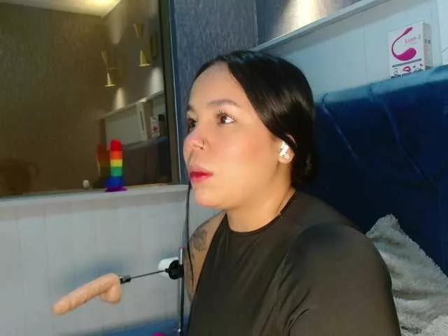 emilyqueen3xx on BongaCams