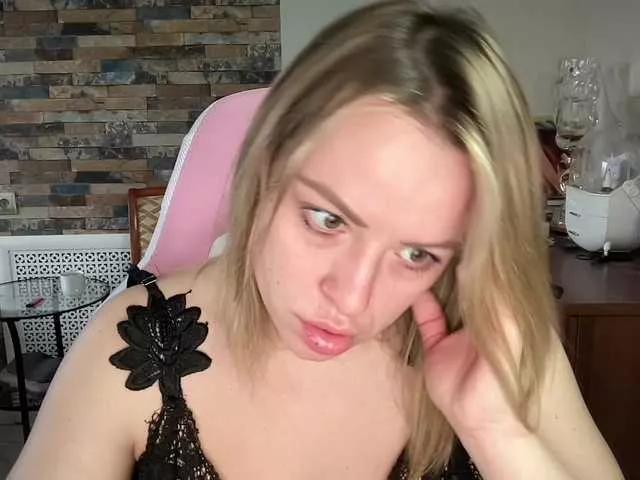 HollyDoll on BongaCams 