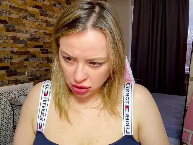 HollyDoll on BongaCams 