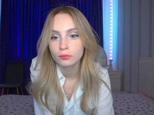 hollyJoys on BongaCams