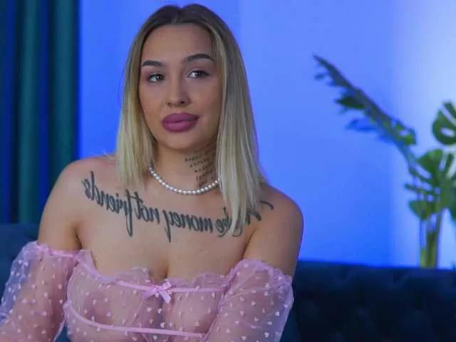 InkedBlondeLust — Freechat on BongaCams