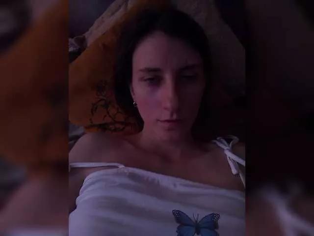 Kitty2044 on BongaCams 