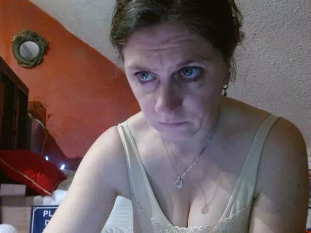 lanaxxx1 on BongaCams 