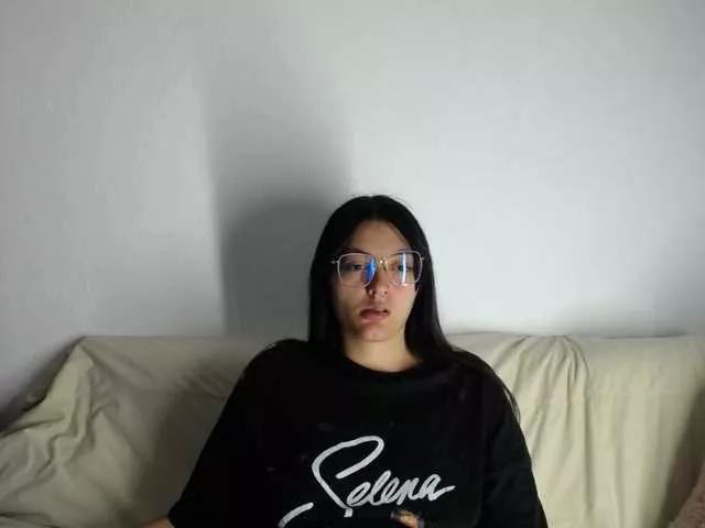 Lesliee22 on BongaCams