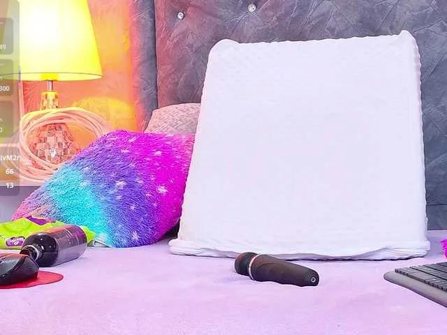 BongaCams LiaTeylor is Freechat LiaTeylor — I love kisses, caresses, and your tongue running over my sweet skin.