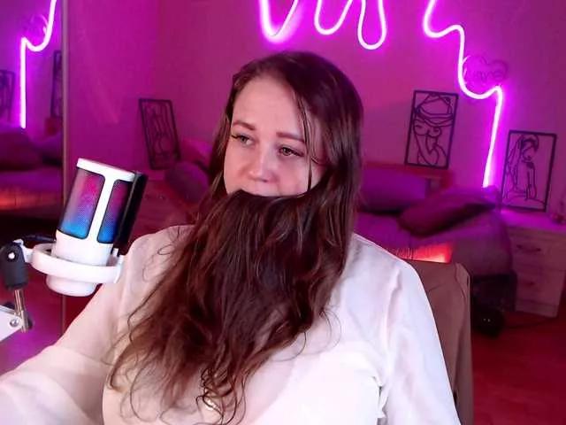 LizzyShine on BongaCams