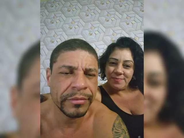 Luluzinha1982 — Chupar meus  peitos, bucetinha bem molhada.