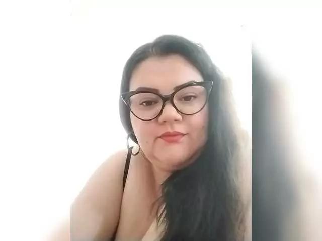madisonPalacio — Me calienta que me miren, que me adoren, que se mueran por tocar estas curvas. Te animas a obedecer a esta gordita rica?