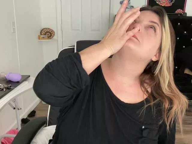 maramaze — Seeing who i'm pleasing definitely gets me wetter. Dirty talk also helps. Feeling spoiled an like a princess and feeling my toy vibe me!