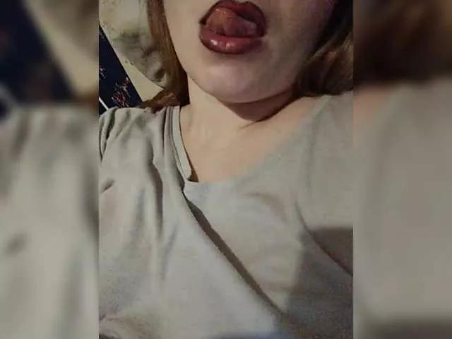 Marinet28 on BongaCams