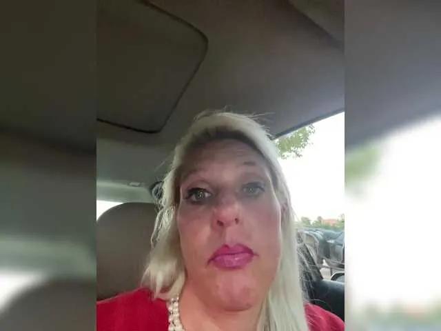 mylfGlama — I like to submit! Pre-cum, treating human beings with respect, men who wear feminist af tee shirts! I perform alone. No one else is allowed to be on cam with me!!