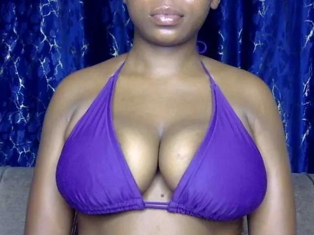 Petite001 on BongaCams