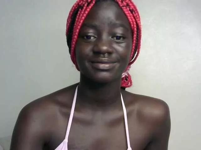 Petitegal on BongaCams