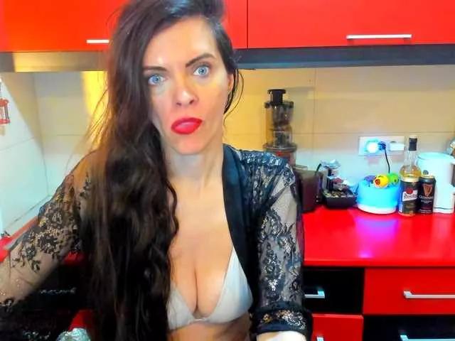 SexQueen11 on BongaCams