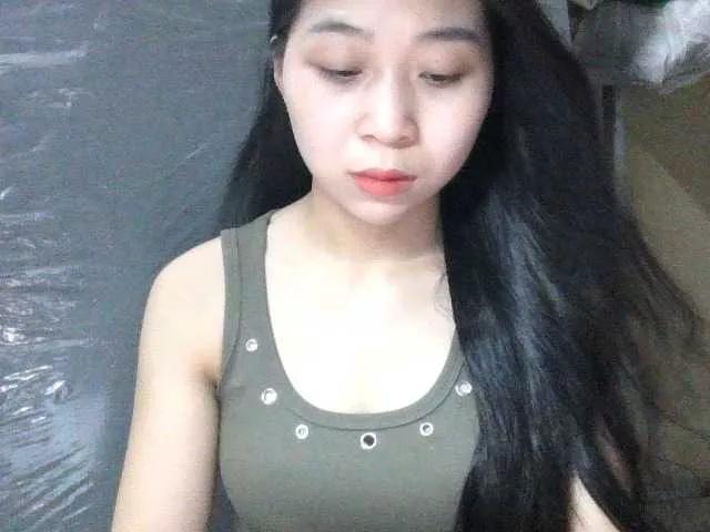 Strawberry18 on BongaCams