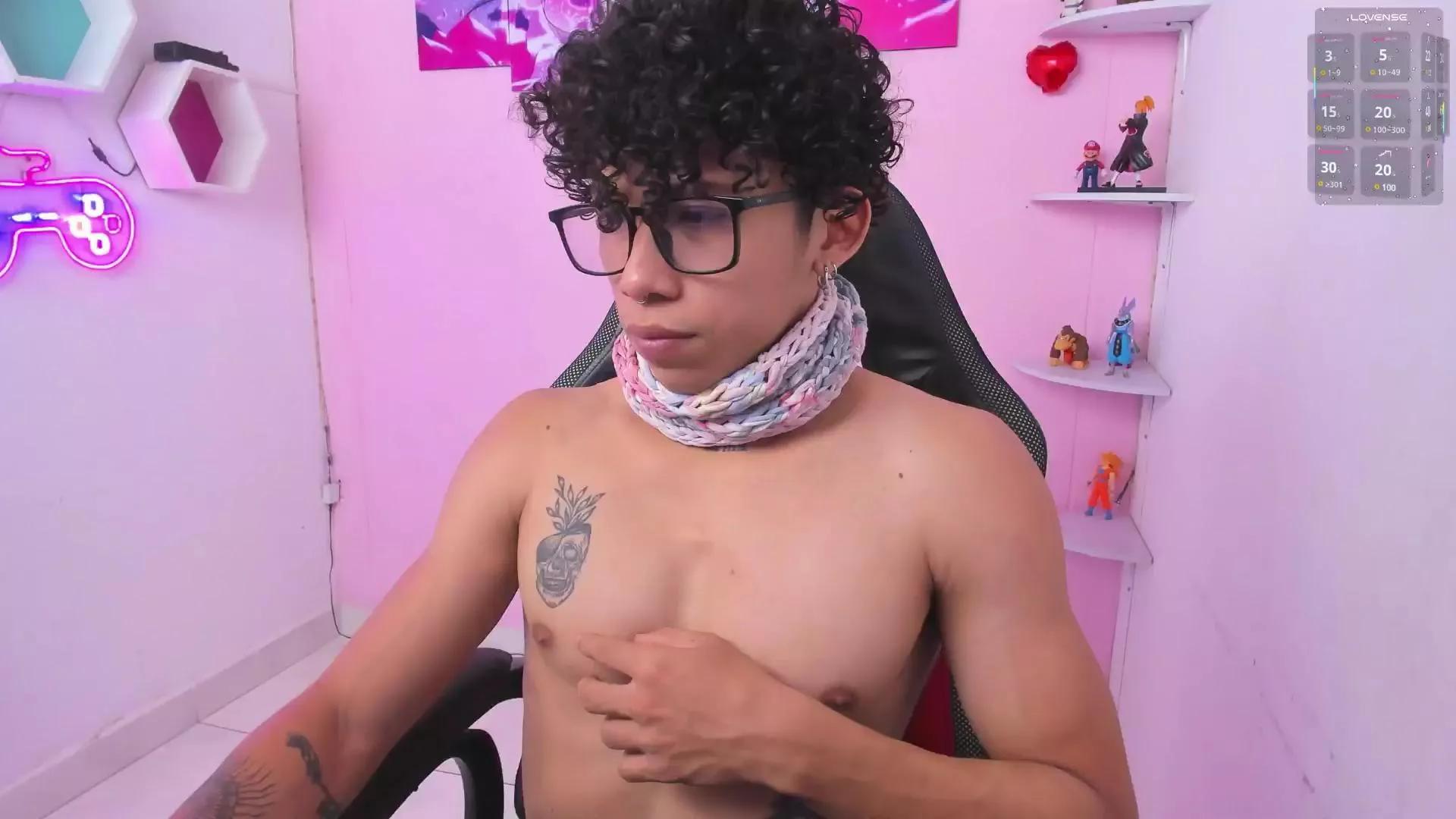 Akaza_ on Cam4 