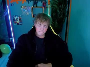 chase_muscular — GOAL: Red ass [374 tokens remaining] Welcome to my room! Hi! I'll be streaming my birthday on Wednesday, September 17th, come and congratulate me! #18 #new #muscle #young #feet
