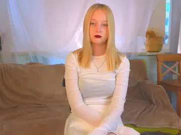 darceyheyd — GOAL: stand up and turn 360 [22 tokens remaining] Welcome to my room! #new #shy #skinny #blonde #18