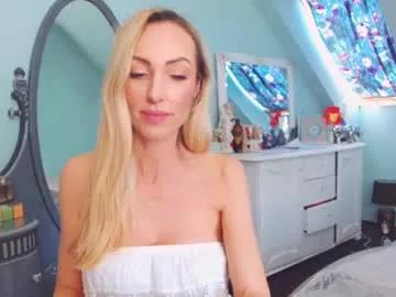 Freechat emilachat on Chaturbate