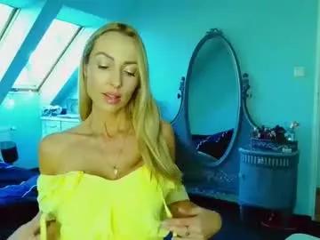 Freechat emilachat on Chaturbate