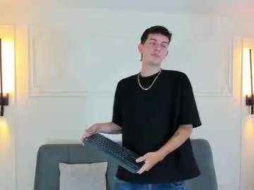 rayder_green — GOAL: Show cum [700 tokens remaining] Hey guys, let's have fun!  #new #bigcock #gay #cum #young