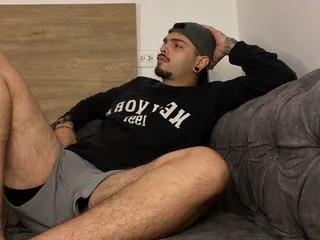 Andru_wolson — Soy un hombre apasionado y creativo que sabe c?mo encender la llama del deseo. Mis shows son intensos, sensuales y llenos de sorpresas. Aqu? no hay espacio para la rutina: juegos atrevidos, interacciones calientes y fantas?as que haremos realidad juntos.