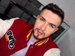 WhiteDalton22 — I enjoy being a dominant and submissive boy at the same time, if you want to turn me on a lot, tell me your biggest fantasy, I assure you that we will make it come true, here you can play with my whole body without limits