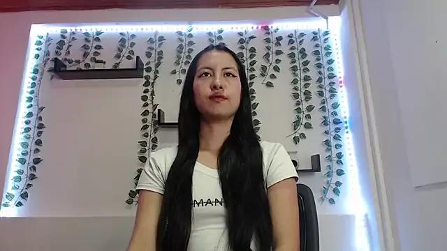 adara_fox2 on StripChat