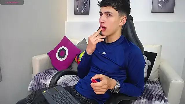 AdrianRinaldi — show ass and finger in hole