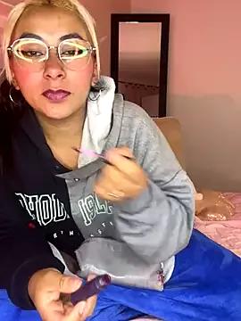 ahdara_cute on StripChat