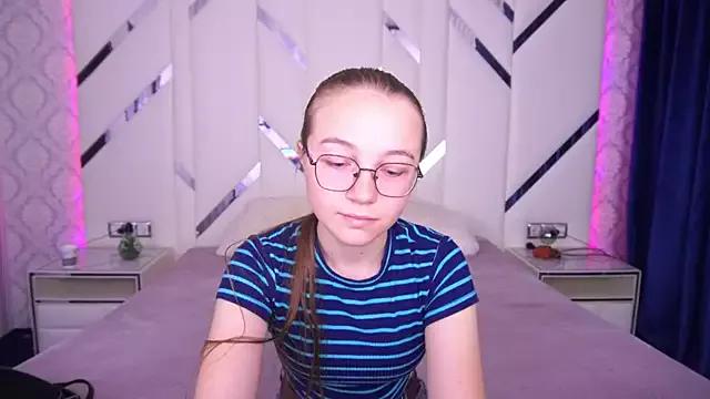 ArrinaWairr on StripChat 