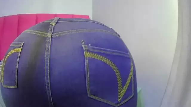 assqueenxx — FUCK PUSSY N SQUIRT OUTDOORS