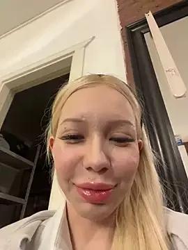 babydolll — Stroke nipples in public