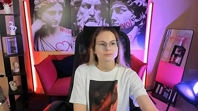 Carrie_Rose — Zoom in on the chest and squeeze it