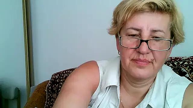 Dana4921 on StripChat 