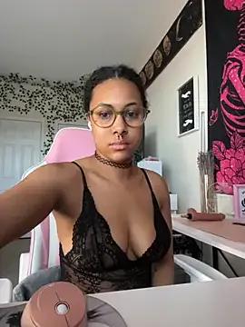 StripChat DreaLaLuna is Freechat DreaLaLuna — random watcher controls domi 10 mins
