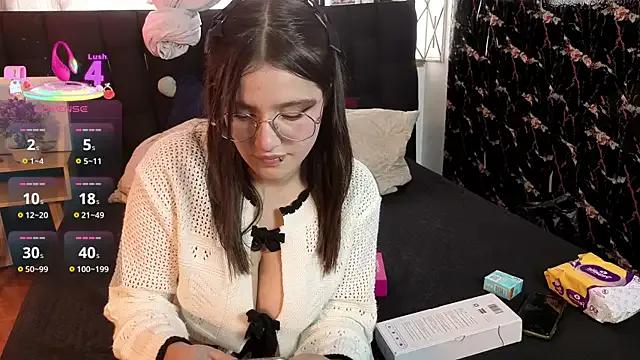 Elecktra_sweet — oil on breasts + spanking x3