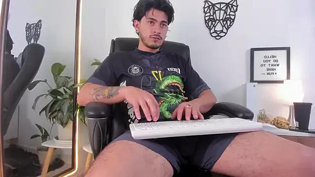 Freechat Elian_savoy on StripChat