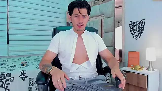 Freechat Elian_savoy on StripChat