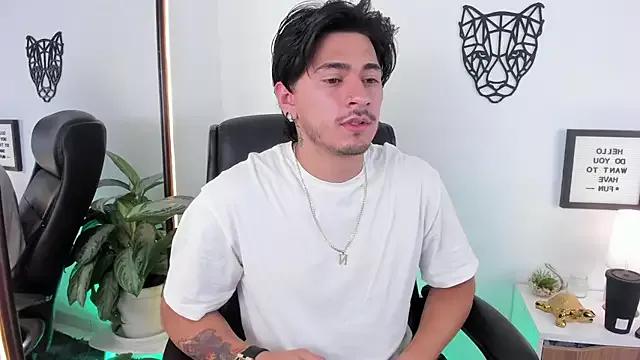 Freechat Elian_savoy on StripChat