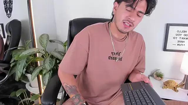 Freechat Elian_savoy on StripChat