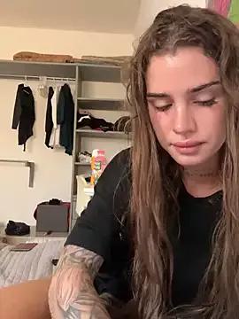 EmiliaCatalina — Freechat on StripChat